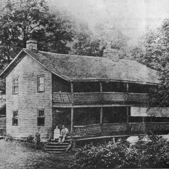 Elizabeth Jane Cochran 5 Mayıs 1864’de Pensilvanya’da dünyaya gelen Amerikalı kadın gazetecidir.