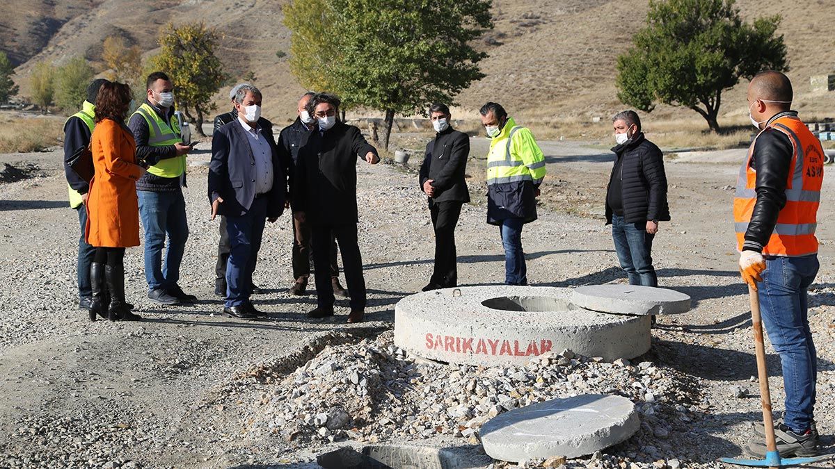 Büyükşehir Belediye Başkanı Mansur Yavaş’ın devreye girmesiyle halk sağlığını tehdit eden yaklaşık 220 noktanın kapalı sisteme alınacağını belirten Öztürk, “Kırsal bölgelerimizde açıktan akan atık su sorununu bir yıl içinde çözeceğiz” dedi.