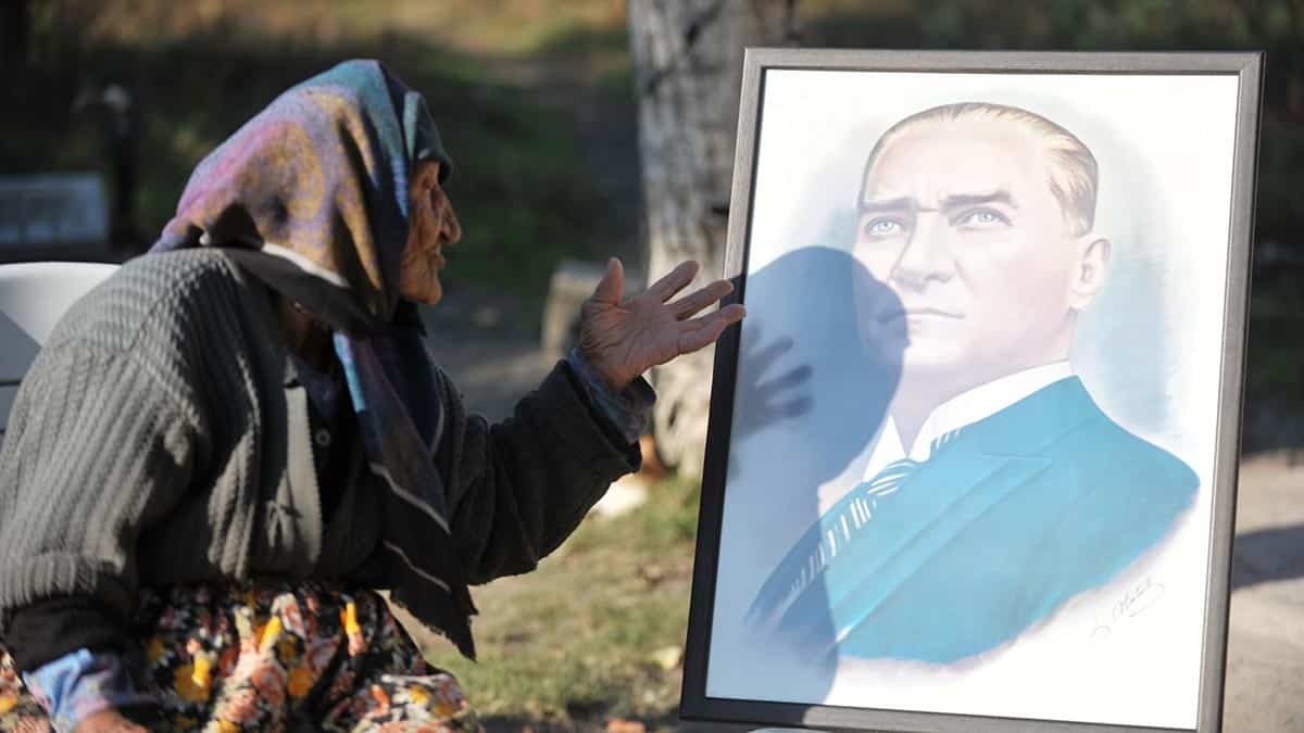 120 yaşındaki Fatma nine:  Atatürk'ü çok özledim, onu çok seviyorum