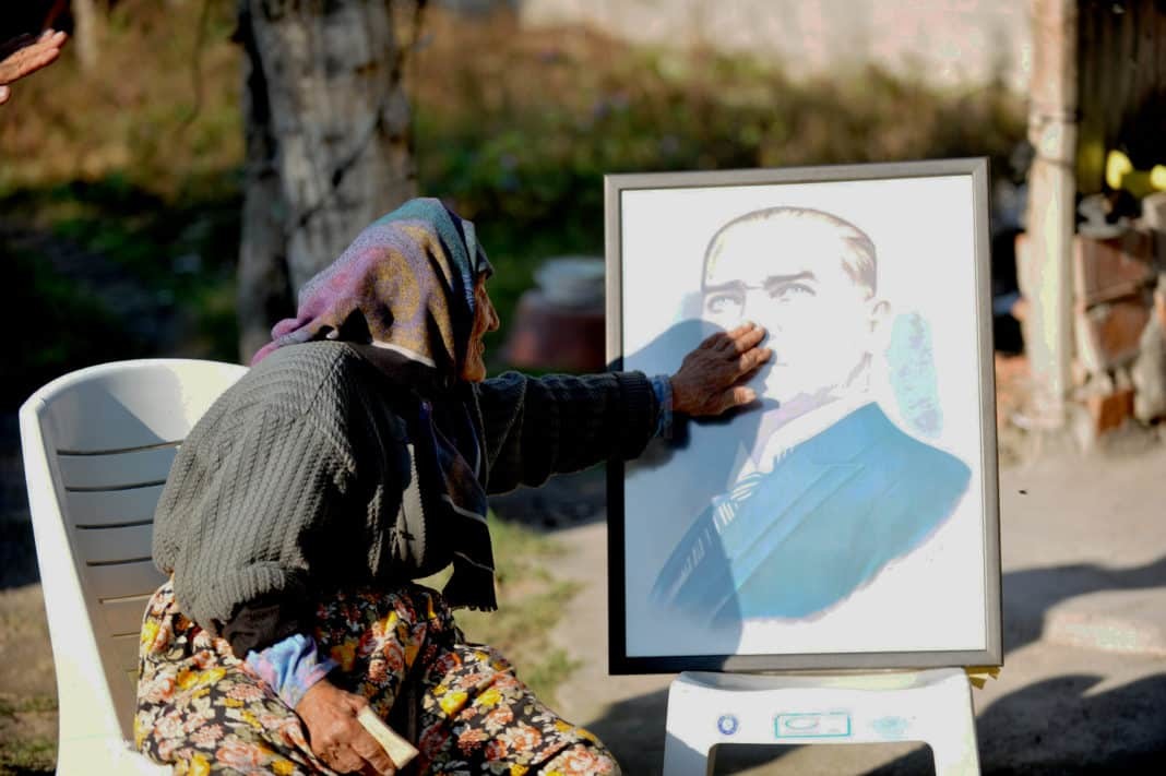 120 yaşındaki Fatma nine: Atatürk'ü çok özledim, onu çok seviyorum