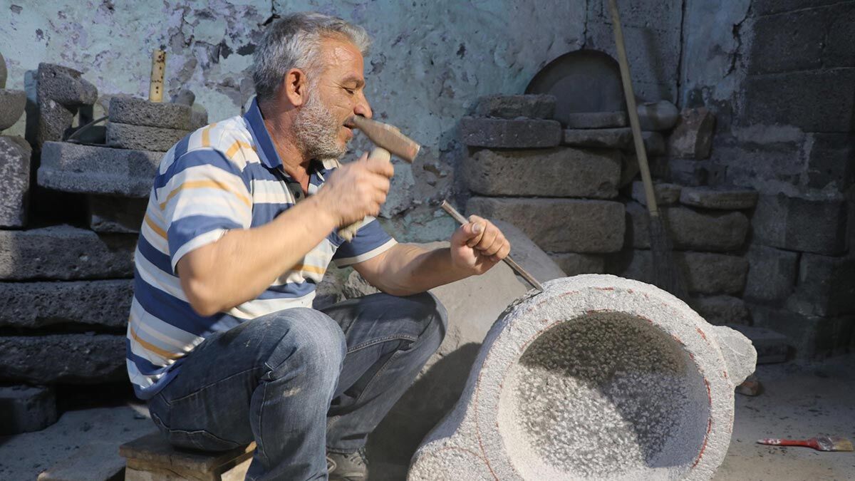 Bazalt taşlara şekil veriyor