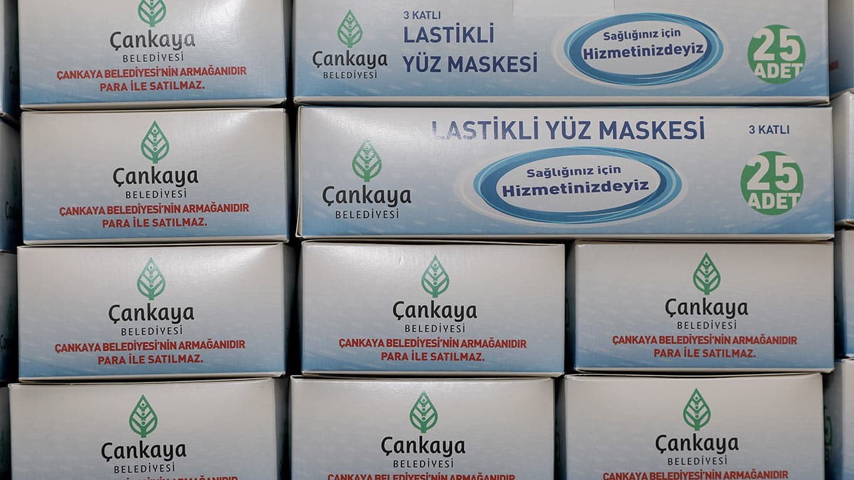 Çankaya'ya 1 milyon 800 bin adet maske dağıttı