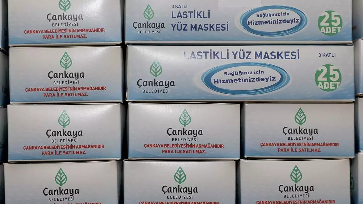 Çankaya'ya 1 milyon 800 bin adet maske dağıttı