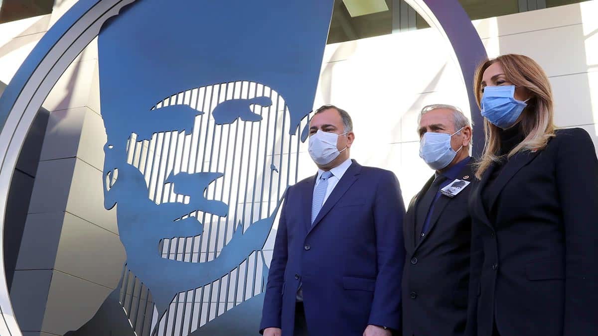 Bir dakika değil her an seninleyiz