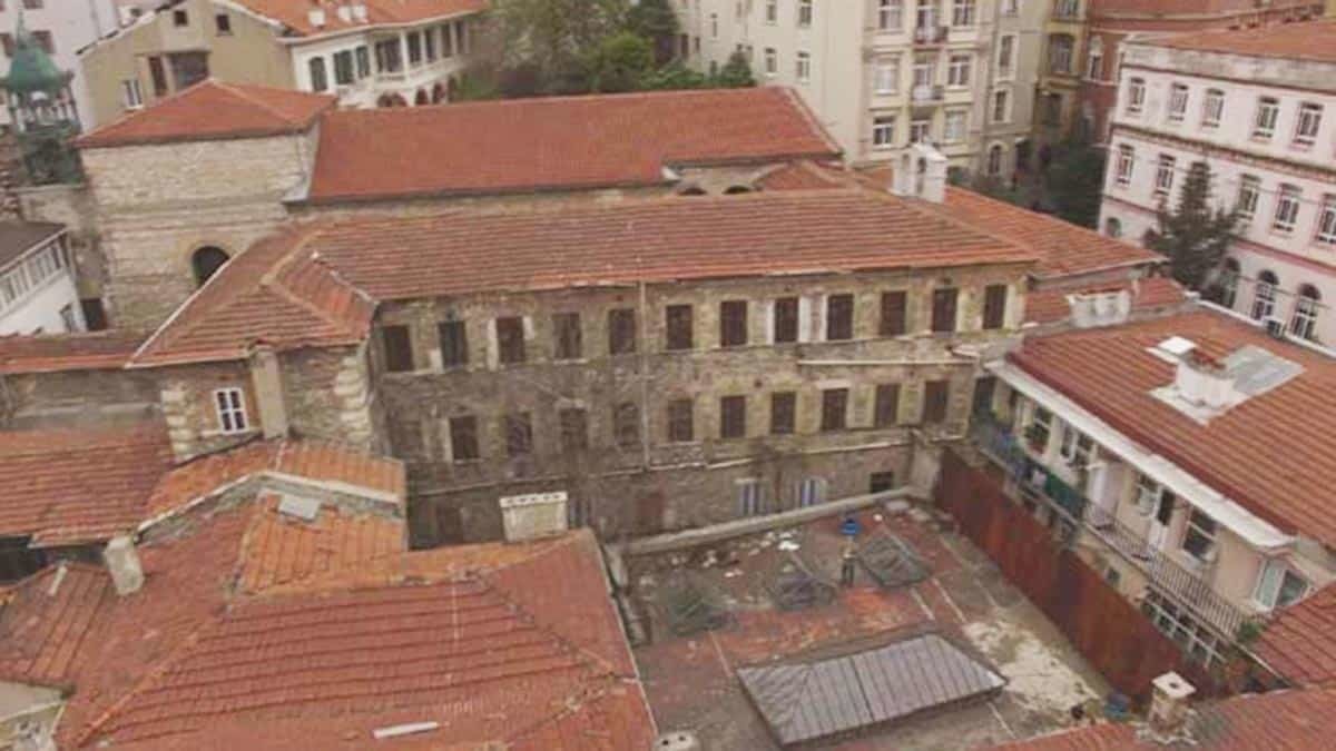 Saint Pierre Han'da dünya sanatçıları yetişecek