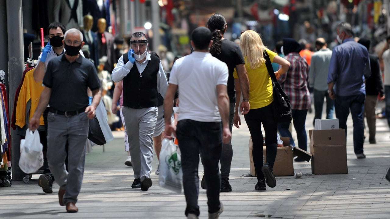 Cadde ve sokaklarda sigara içmek yasak