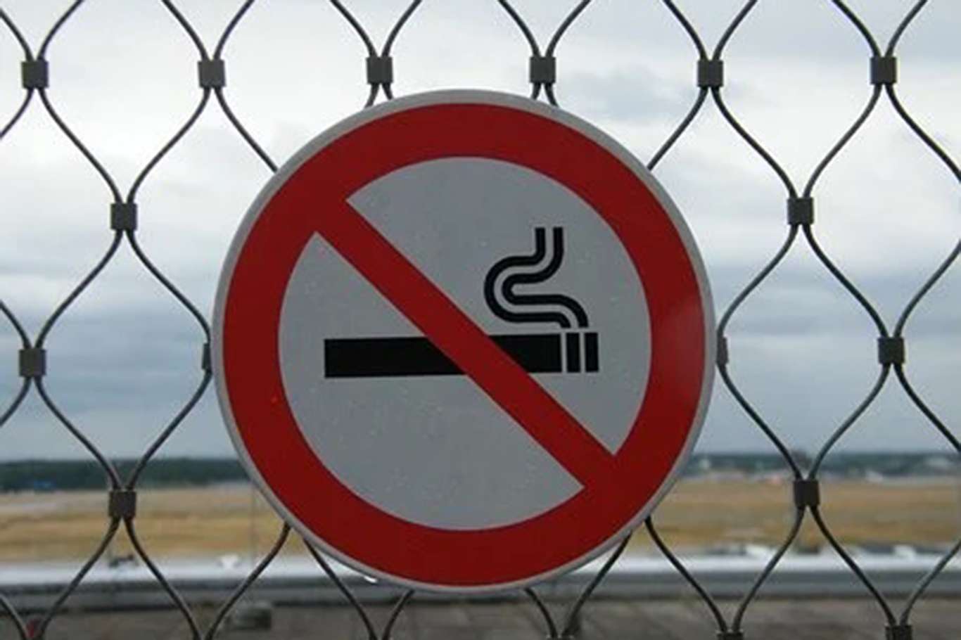 Cadde ve sokaklarda sigara içmek yasak