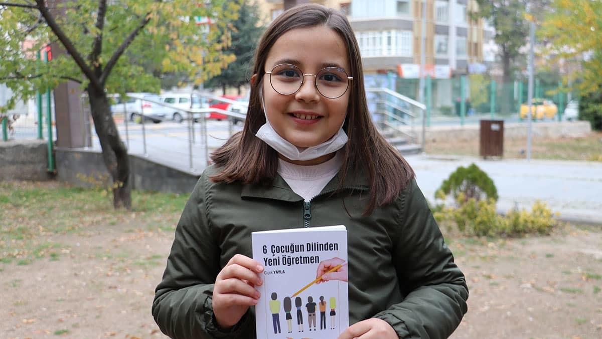 Çiçek pandemi döneminde evde sıkılınca kitap yazdı