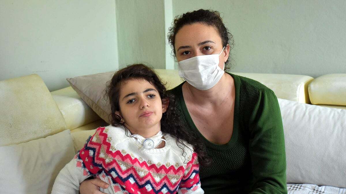 Ela Naz yardım severlerden destek bekliyor