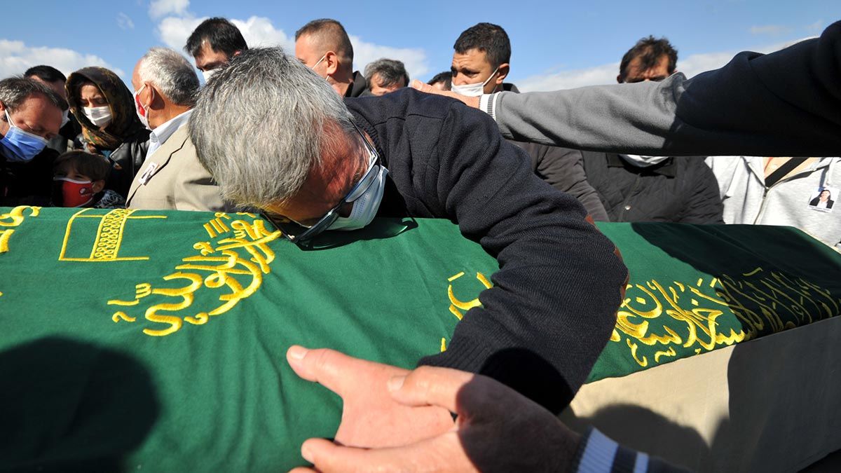 Ayda'nın annesi Fidan Gezgin toprağa verildi