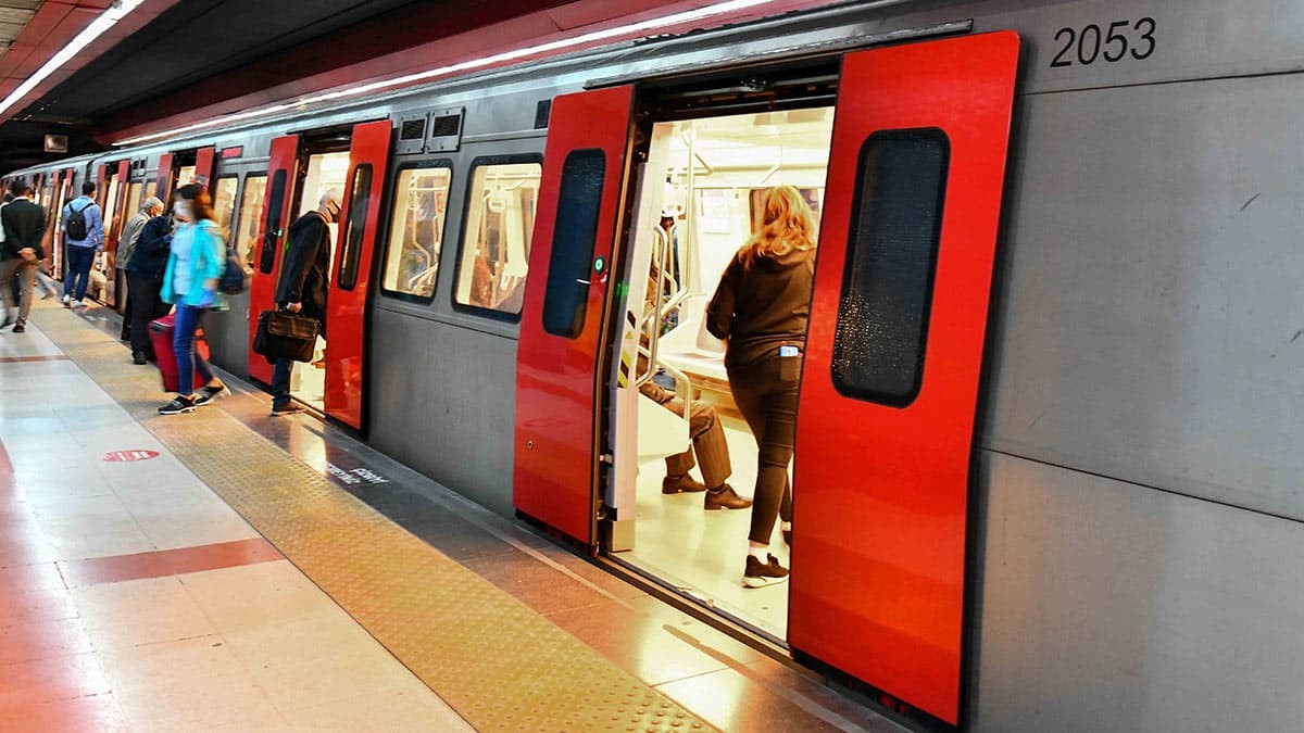 EGO Genel Müdürlüğü, koronavirüs salgınını kontrol altında tutmak için hafta sonu uygulanan sokağa çıkma yasağı kapsamında otobüs ve raylı sistemlerin hareket saatlerini yeniden düzenledi.