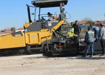 Deforme olmuş yollarda sıcak asfalt çalışması