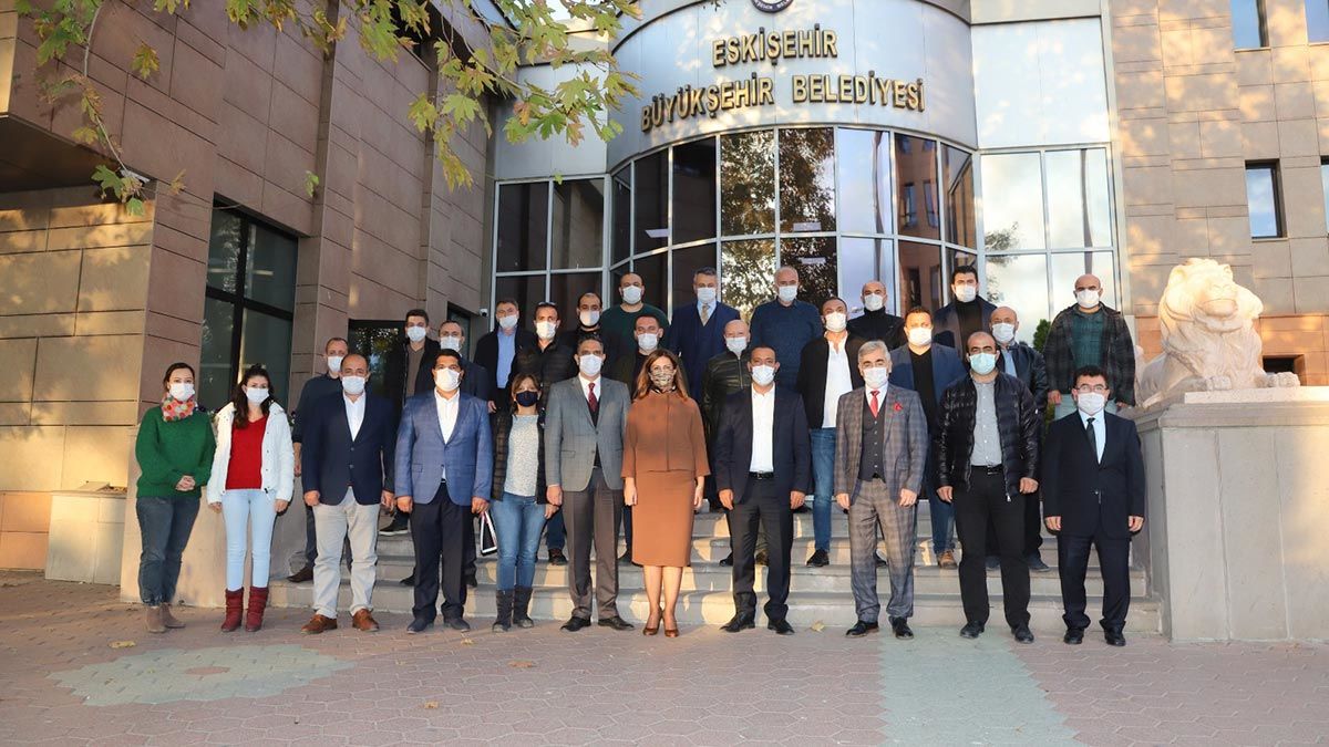 Emekçiler masadan yüzü gülerek kalktı