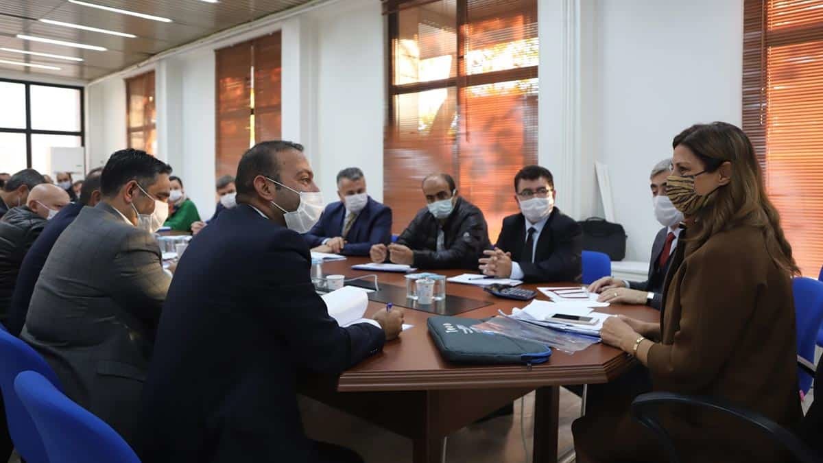 Emekçiler masadan yüzü gülerek kalktı