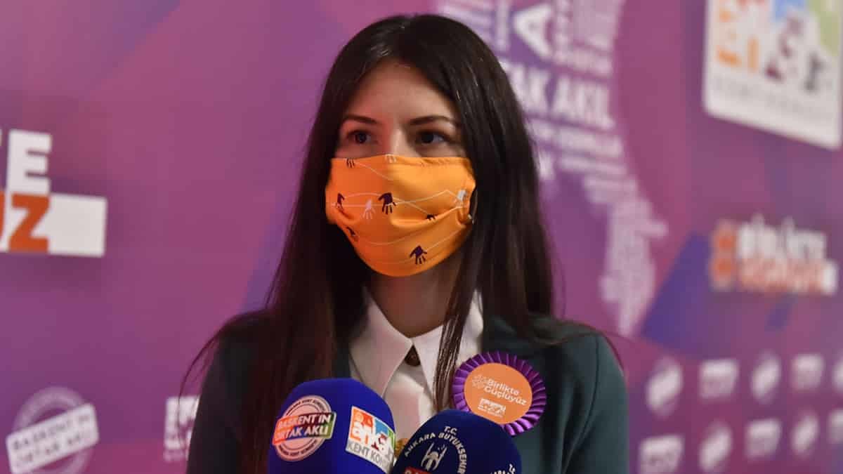 Büyükşehir Belediye Başkanı Mansur Yavaş'ın eşi Nursen Yavaş, Ankara Milletvekili Gamze Taşçıer ve BELPA Yönetim Kurulu Başkanı Ferhan Özkara'nın katıldığı panelde; kadına yönelik şiddet ve kadının toplumdaki rolü konuları ele alındı. Ceren Damar hatıra ormanı oluşturuldu