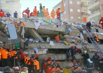 Doğanlar apartmanından 65 saat sonra bir kişi sağ çıkartıldı.