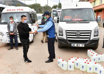 Büyükşehir Belediyesi Zabıta Daire Başkanlığı, koronavirüs salgınıyla mücadele kapsamında toplum sağlığını korumak için yoğun mesaisine 7/24 devam ediyor.