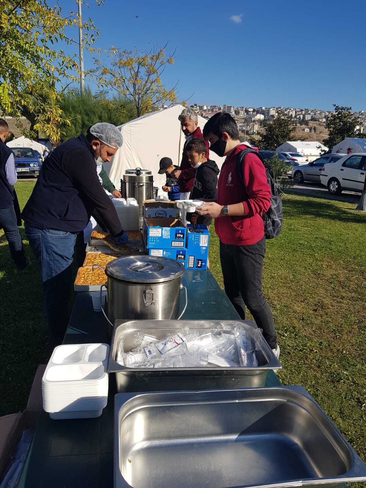 Ankara Büyükşehir İzmirli vatandaşların yaralarını sarıyor