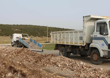 İçme suyu hattının eski olması nedeniyle sık sık arıza verdiğini ifade eden Han Belediye Başkanı Erdal Şanlı, ESKİ ekiplerince yeni döşenen yüksek basınca dayanıklı ve insan sağlığına uygun borular ile bu sorunun ortadan kalkacağını belirtti.