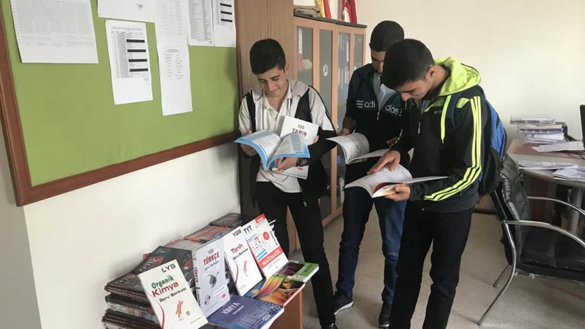 Bir Kitap Bin Destek kampanyası