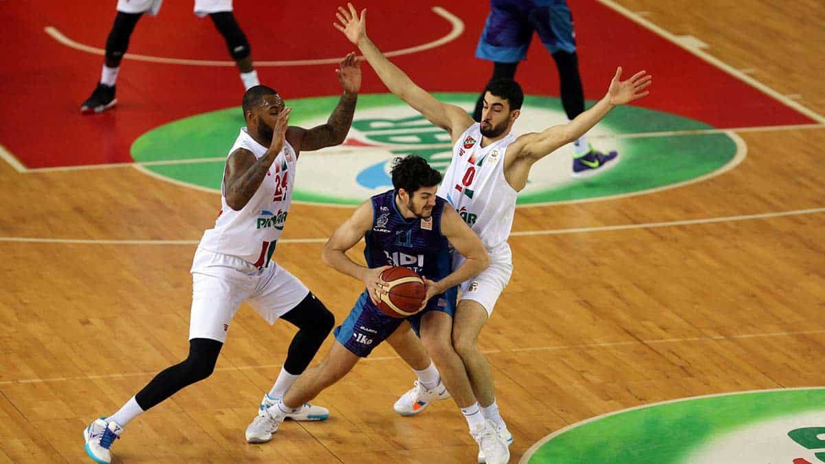 Pınar Karşıyaka lige galibiyetle döndü