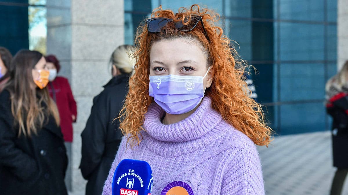 Büyükşehir Belediyesi ve Ankara Barosu iş birliğiyle öğrencisi tarafından öldürülen Çankaya Üniversitesi Hukuk Fakültesi Araştırma Görevlisi Ceren Damar Şenel adına hatıra ormanı oluşturuldu.