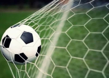 Menemenspor ve Altay derbi mücadelesinde karşı karşıya