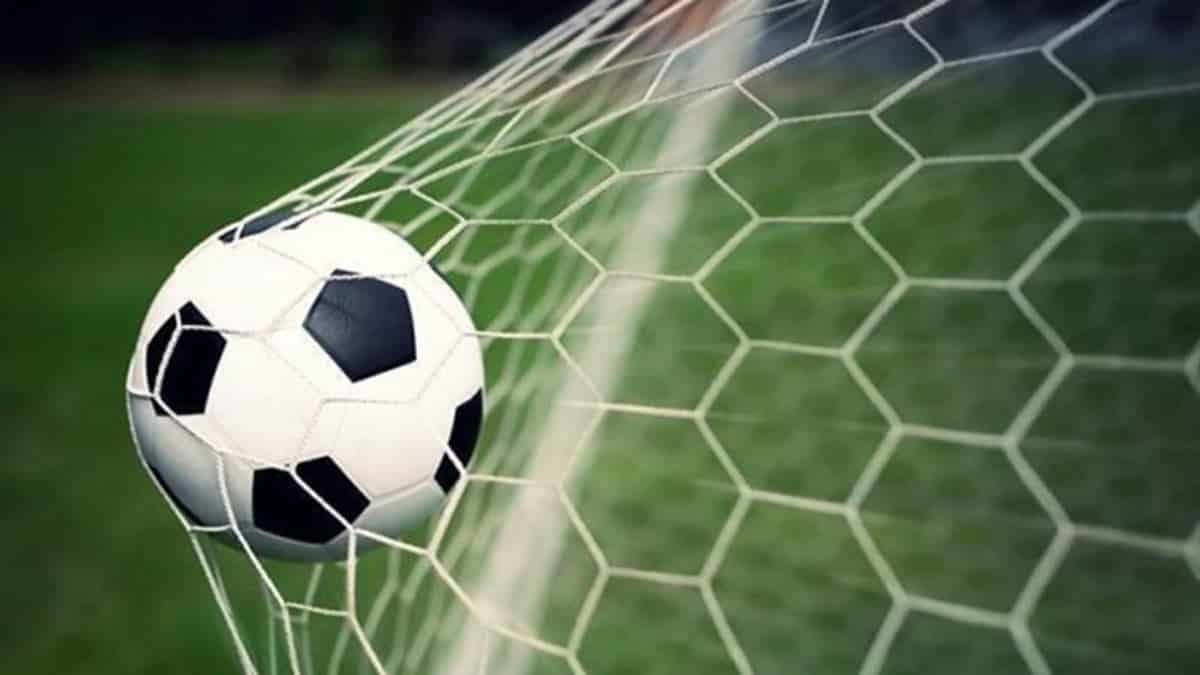 Menemenspor ve Altay derbi mücadelesinde karşı karşıya