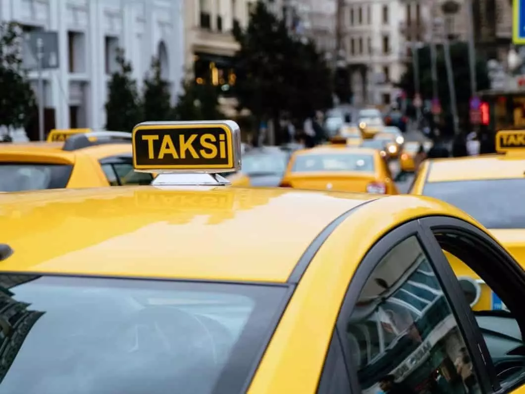 İstanbul'a yeni 6 bin taksiyi içeren teklif oy çokluğuyla reddedildi.