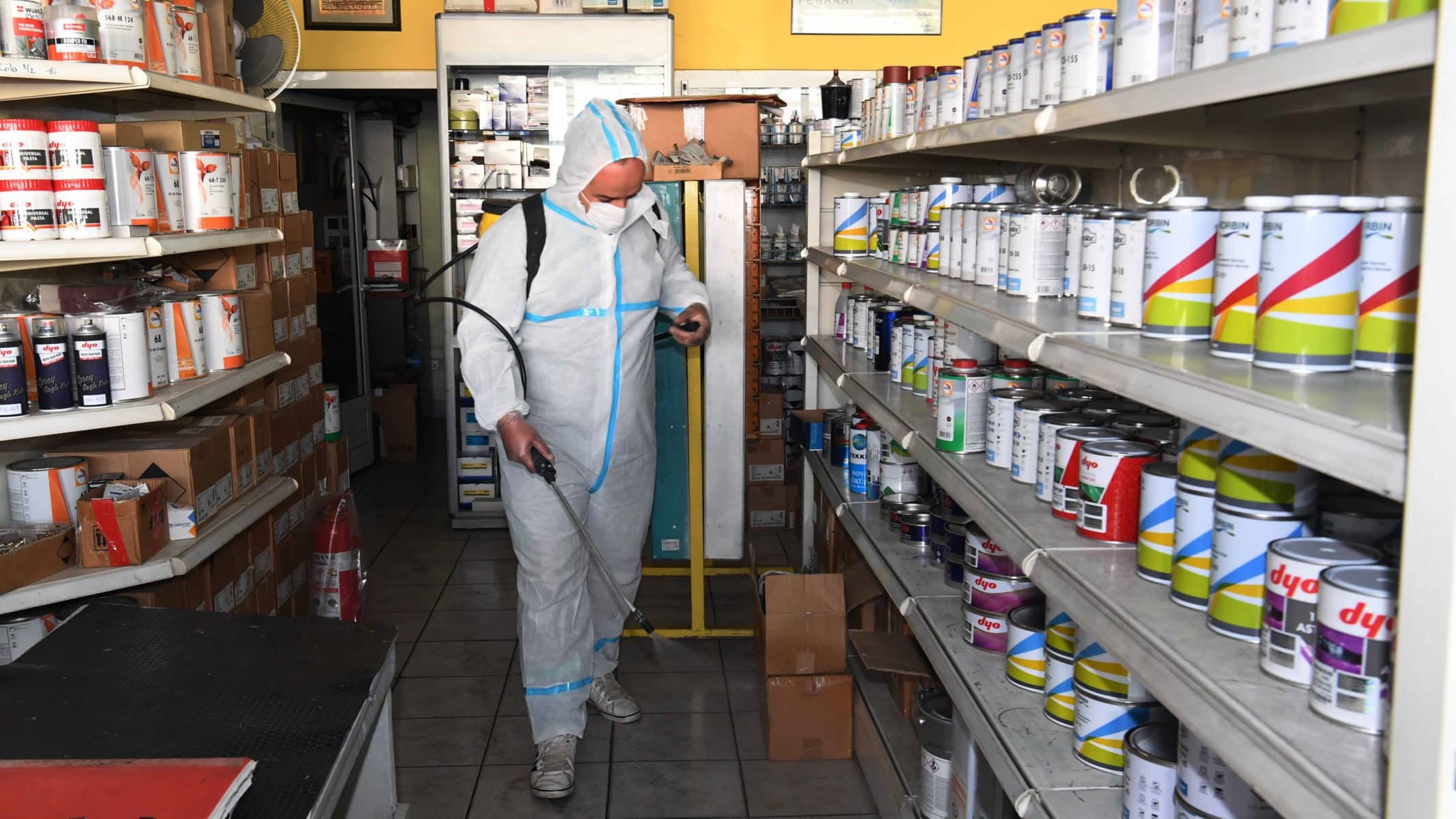 Kent genelinde toplum sağlığını önceleyen ve salgın hastalıklarla etkin mücadele yürüten Büyükşehir Belediyesi, dezenfeksiyon ve temizlik çalışmalarına aralıksız devam ediyor.