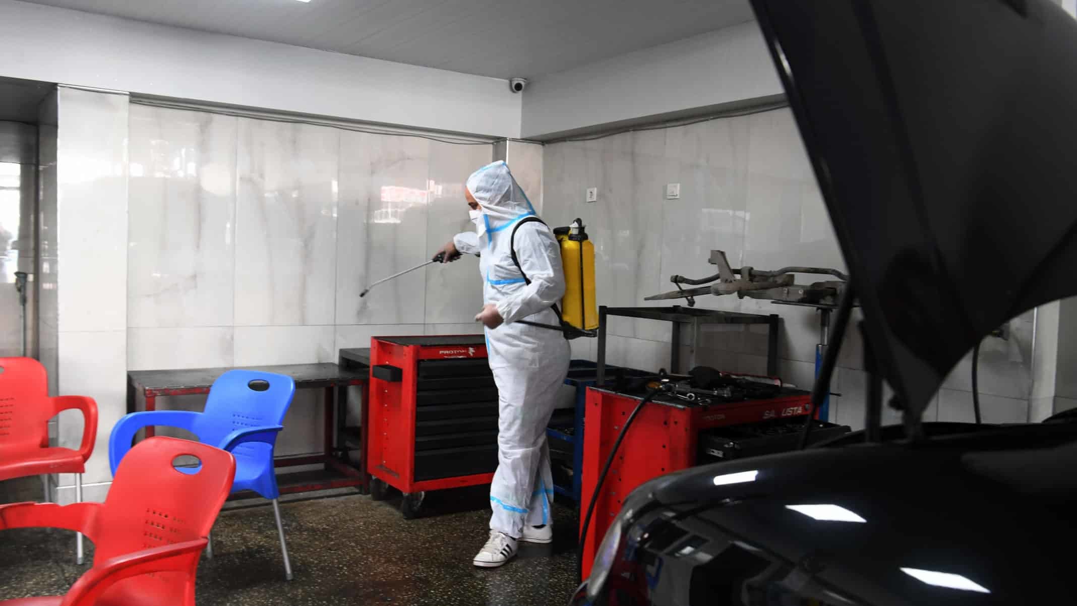 Başkent'te bulunan sanayi bölgeleri Sağlık İşleri Daire Başkanlığı tarafından koronavirüsle mücadele kapsamında dezenfekte edilmeye başlandı.