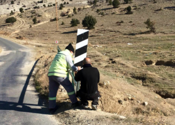 Trafik işaret levhaları yenileme çalışmaları