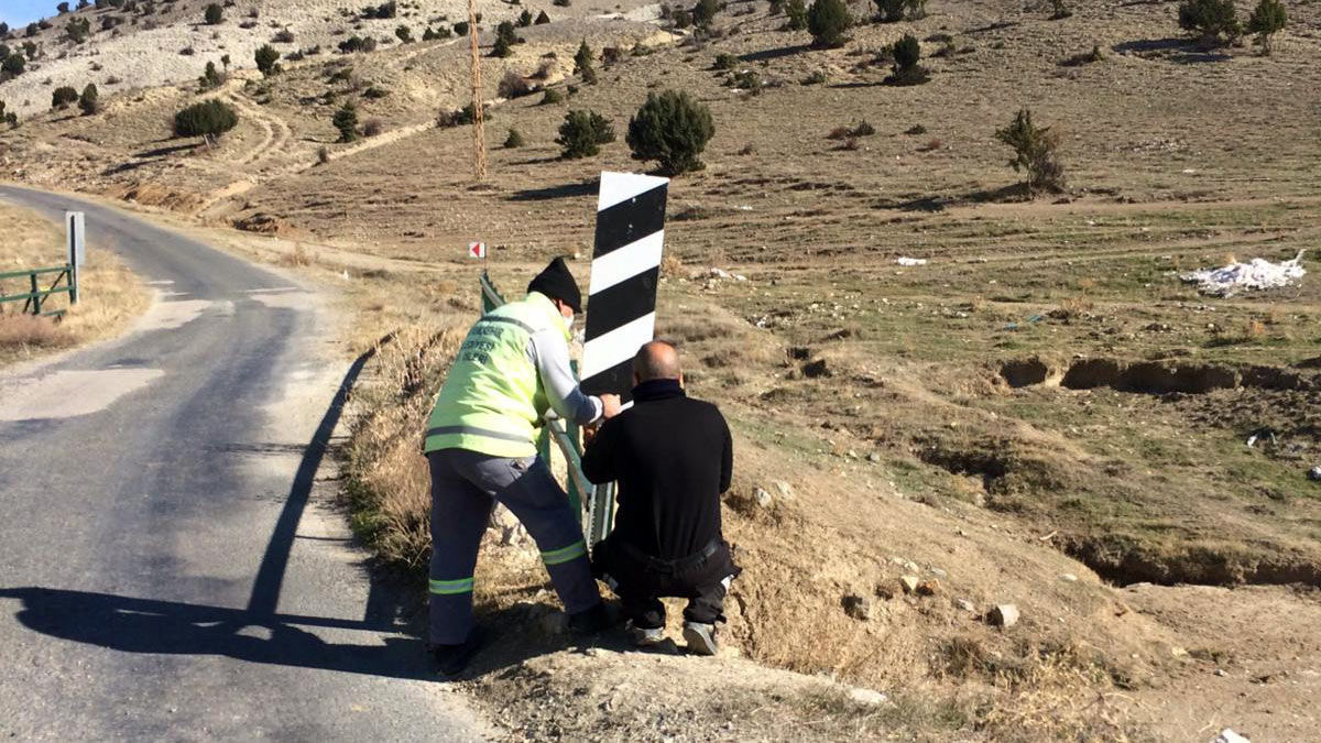 Trafik işaret levhaları yenileme çalışmaları