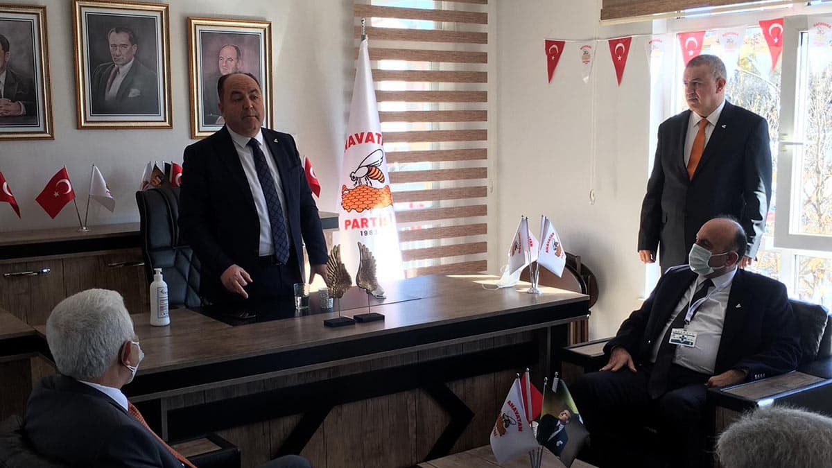 Anavatan Partisi Genel Başkanı İbrahim Çelebi ve Ankara İl Başkanı Mehmet Sadık Alkın Türk halkının gönlündeki Anavatan sevdasını tekrar canlandırmayı amaçladıklarını vurguladılar.