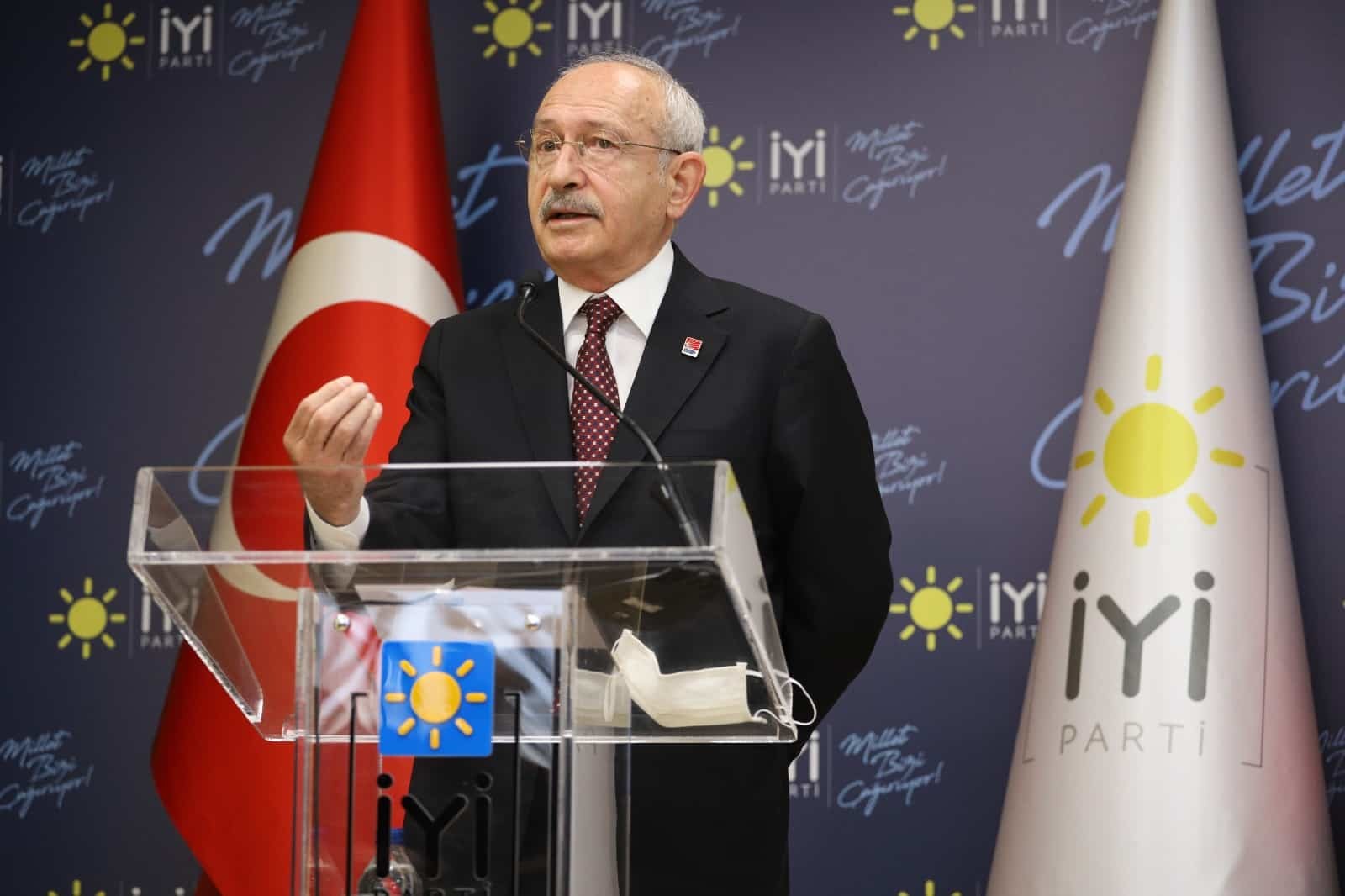 CHP Genel Başkanı Kemal Kılıçdaroğlu ve İYİ Parti Genel Başkanı Meral Akşener, görüşmenin ardından ortak basın toplantısı düzenledi.