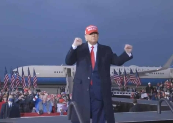 Trump'ın seçim mitingindeki ilginç anlar izlenme rekorları kırdı.