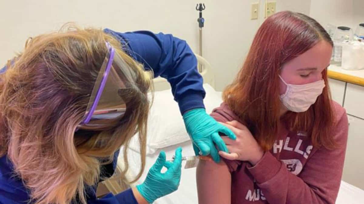 Alman biyoteknoloji firması BioNTech'in Kovid-19'a karşı geliştirmekte olduğu potansiyel aşı 100 çocuk üzerinde denendi.