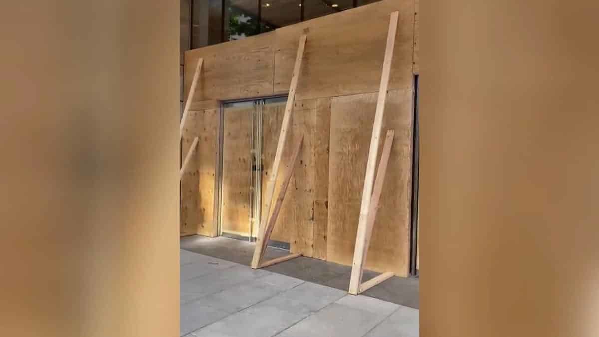 ABD’de tarihi seçim: Washington'daki mağazalar yağmalanmaya karşı önlem aldı