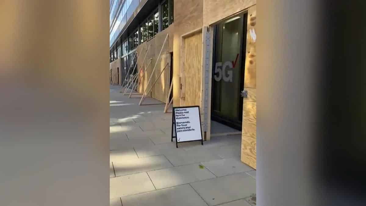 ABD’de tarihi seçim: Washington'daki mağazalar yağmalanmaya karşı önlem aldı