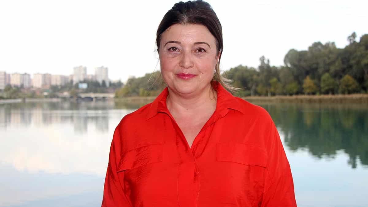 Çukurova Üniversitesi Tıp Fakültesi Adli Tıp Ana Bilim Dalı Öğretim Üyesi Doç. Dr. Nebile Dağlıoğlu, özellikle evde kullanılan ve çöpe atılan ilaçların yağmur sularıyla birleşerek, içme sularına karıştığını söyledi.