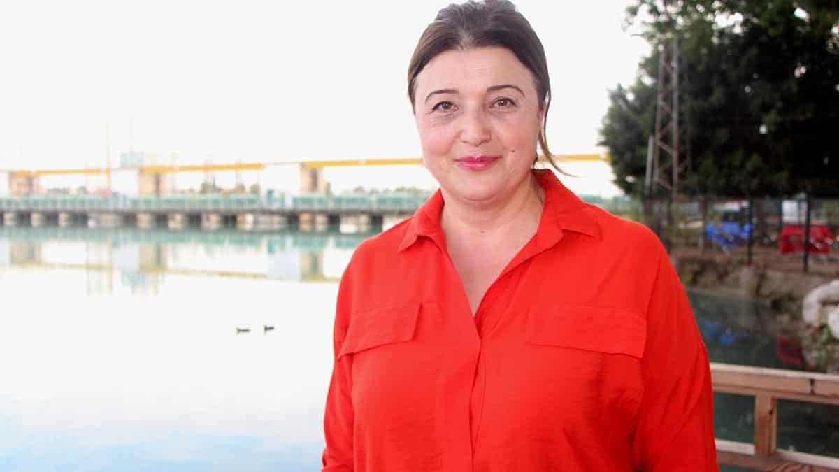 Çukurova Üniversitesi Tıp Fakültesi Adli Tıp Ana Bilim Dalı Öğretim Üyesi Doç. Dr. Nebile Dağlıoğlu, özellikle evde kullanılan ve çöpe atılan ilaçların yağmur sularıyla birleşerek, içme sularına karıştığını söyledi.