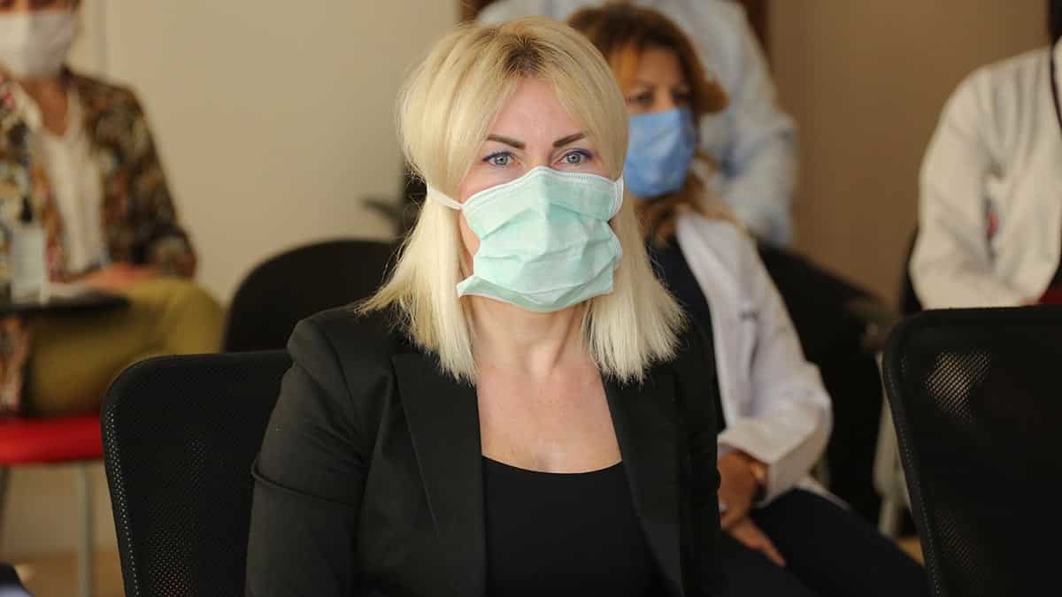 İlk aşı uygulaması Özlenen Özkan'a