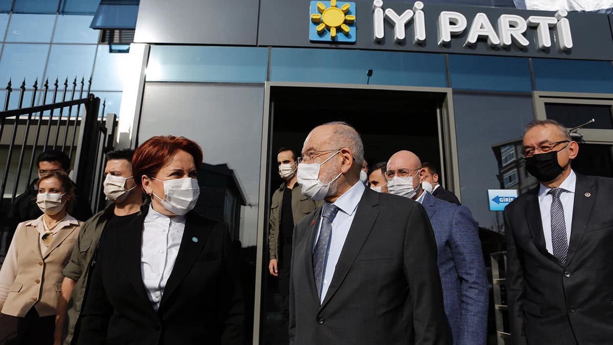 İYİ Parti Genel Başkanı Meral Akşener, Alaattin Çakıcı'nın CHP Genel Başkanı Kemal Kılıçdaroğlu'na yönelik sözlerine ilişkin, "Savcılığın soruşturma açtığına dair haber geldi ve ben bunu olumlu karşılıyorum. Bunun, milli iradeye karşı yapılmış bir tehdit olarak görmekte olduğumu da belirtmek isterim" dedi.