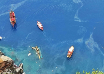 Alanya'da gezinti teknesi battı