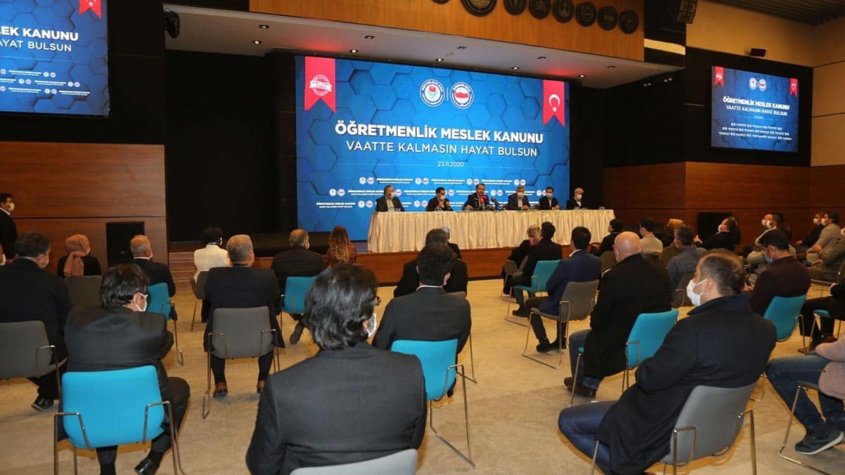 Öğretmenlik Meslek Kanunu TBMM gündemine getirilmeli