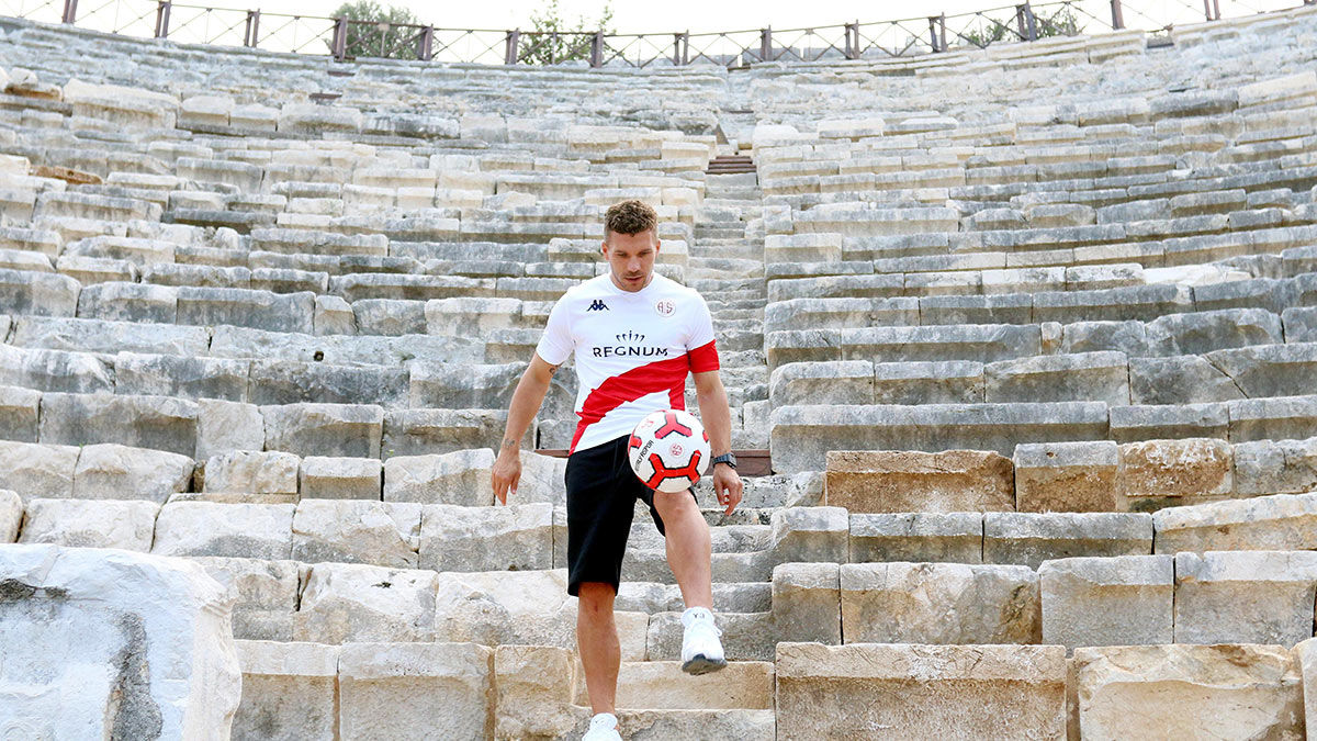 Alman futbolcu, Türkiye'nin 2020 turizm yılı temasının Patara Antik Kenti olması dolayısıyla Fraport TAV Antalya Havalimanı sponsorluğunda Patara'da özel çekimler yaptı ve bölgenin dünya çapında duyurulması için önemli katkı verdi.