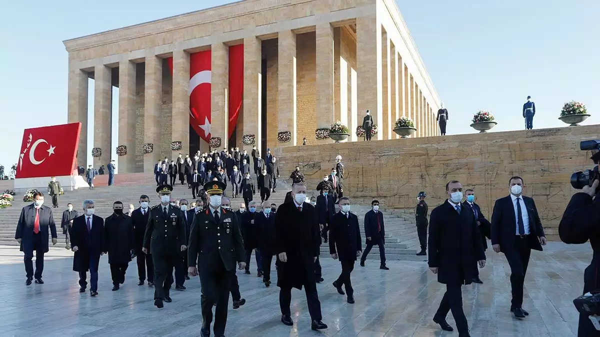 Türkiye cumhuriyeti'nin kurucusu mustafa kemal atatürk, ölümünün 82'nci yıl dönümünde anıtkabir'de anıldı.