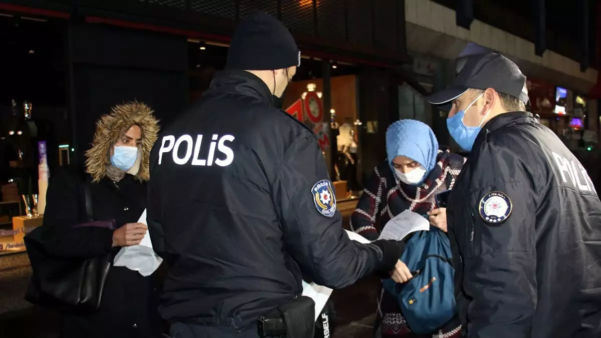 Ankara'da sokak kısıtlaması ile cadde ve sokaklar sessizliğe büründü