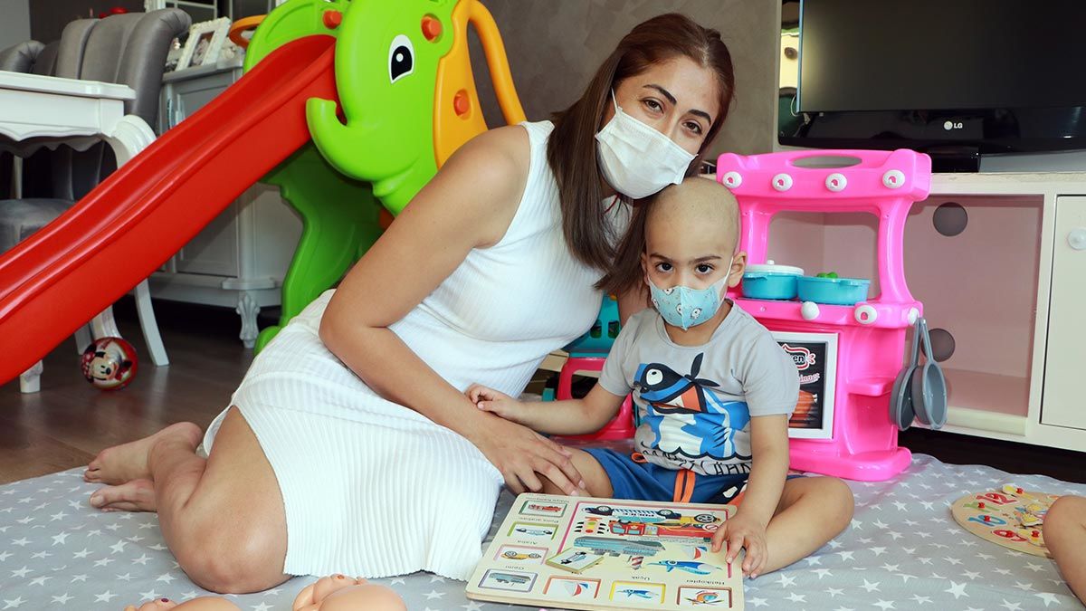 Kök hücre bağışı bekleyen lösemi hastası Yaman Yağ, kendisine uygun donör bulunamaması nedeniyle annesi Melike Yağ’dan nakledilecek ilikle hayata tutunmaya çalışacak.