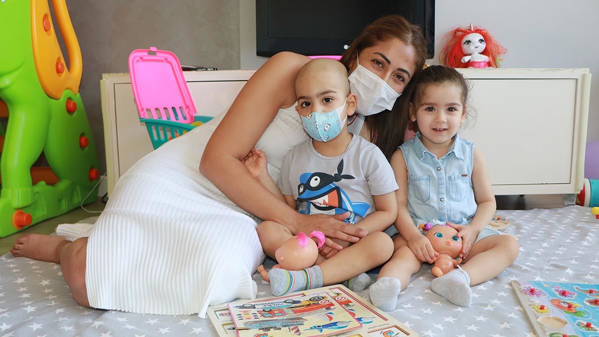 Kök hücre bağışı bekleyen lösemi hastası Yaman Yağ, kendisine uygun donör bulunamaması nedeniyle annesi Melike Yağ’dan nakledilecek ilikle hayata tutunmaya çalışacak.